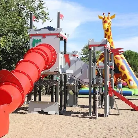 Campsite Camping 4 Etoiles - Piscine - Efchb0 Villeneuve-en-Retz
